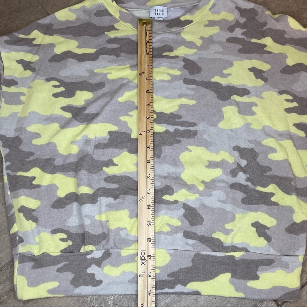 Evereve Peyton Jensen Neon Camo Soft Sweatshirt Women’s Size Small - Picture 10 of 12